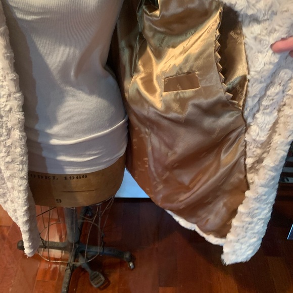 Glamorous Dennis Basso faux Persian lamb coat - Picture 5 of 15